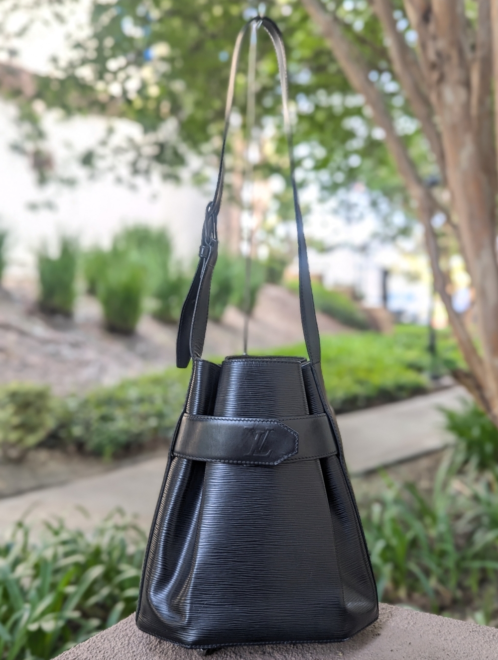 Louis Vuitton Black EPI Sac D'Epaule GM Buckle Bucket Shoulder Bag 🖤 Authentic